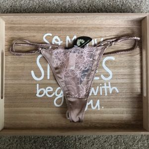 SAMANTHA CHANG Silk Leavers Lace Lily Thong Powder